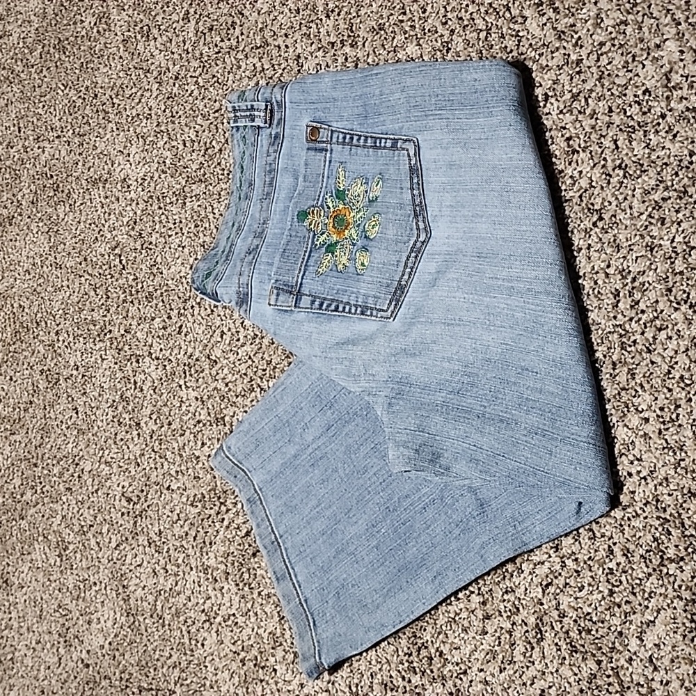 Jean Capris with Floral Design